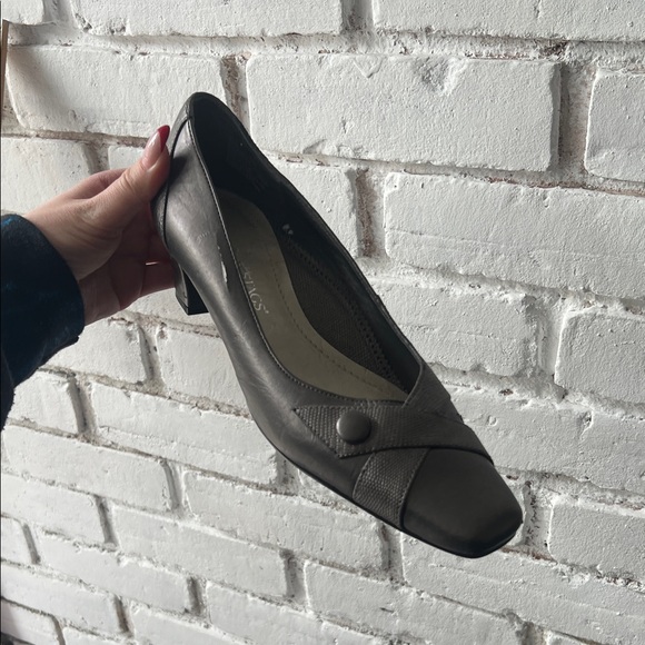 Classic Low Block Heel Pumps in Dark Gray - Picture 6 of 9